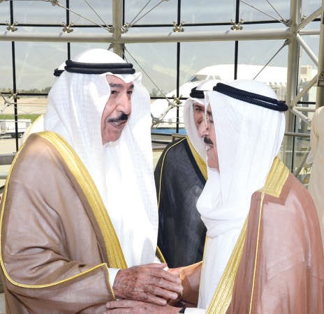 الشيخ جابر العبدالله مودعا صاحب السمو الامير الشيخ صباح الاحمد﻿