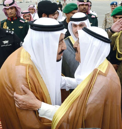 صاحب السمو الامير الشيخ صباح الاحمد اثناء وصوله وفي استقباله
﻿﻿خادم الحرمين الشريفين الملك سلمان بن عبدالعزيز ﻿