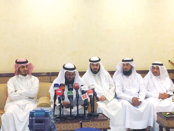 بدر الداهوم ومحمد هايف واسامة المناور ودويم المويزري خلال المؤتمر الصحافي﻿