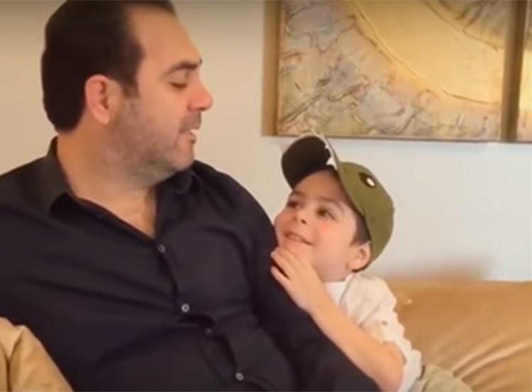 بالفيديو.. لحظة خاصة تجمع وائل جسار مع إبنه تشعل مواقع التواصل الإجتماعي  