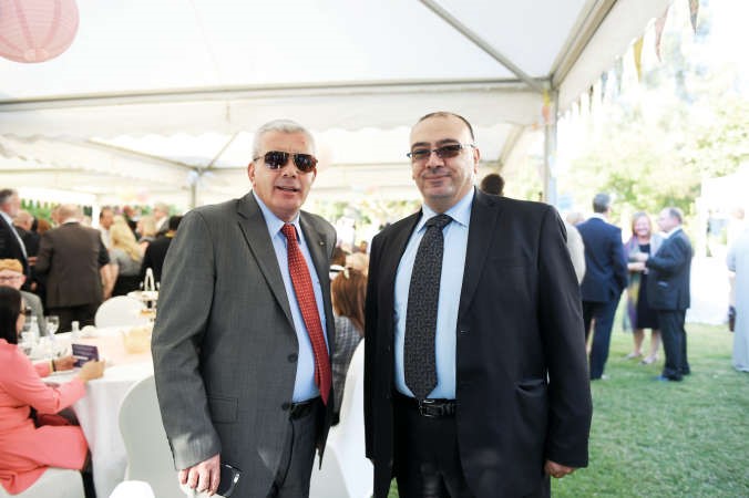 السفير الفلسطيني رامي طهبوب والزميل اسامة دياب 