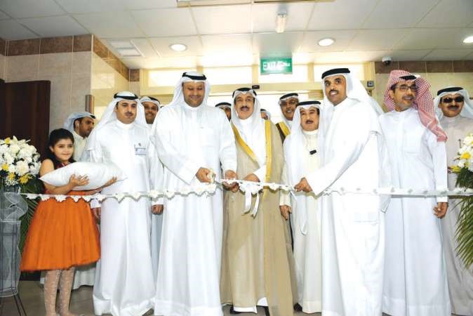 د علي العبيدي والفريق متقاعد فهد الامير يقصان شريط افتتاح مركز النعيم الصحي بعد اعادة تاهيله