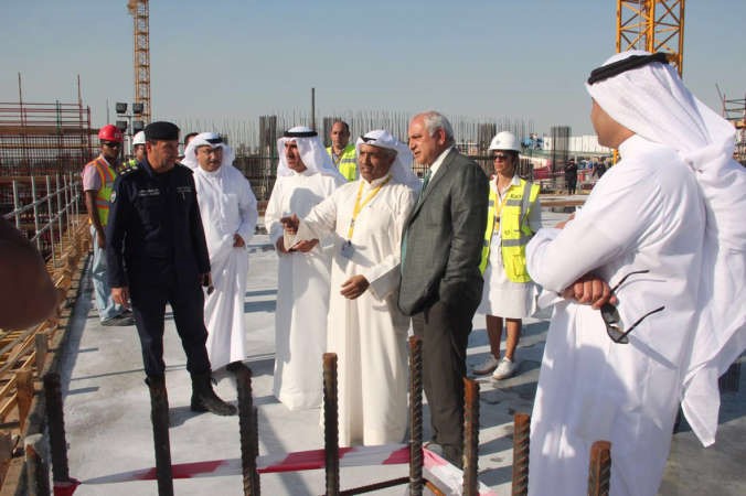 دبدر العيسى متفقدا موقع الحريق