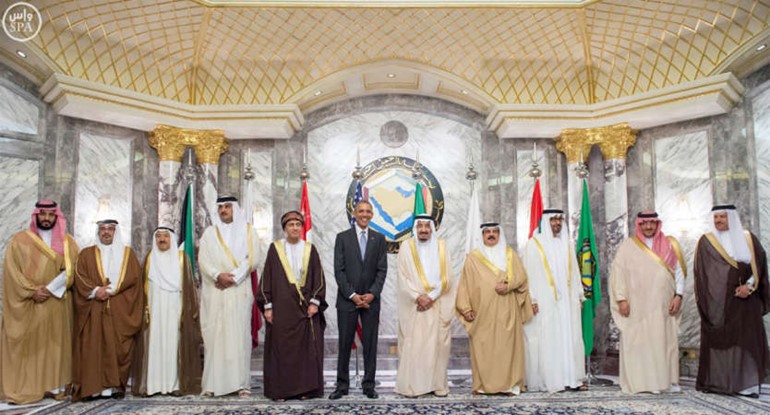 صورة جماعية لقادة دول مجلس التعاون الخليجي والرئيس الاميركي باراك اوباما في ختام قمتهم المشتركة بالرياض امس
