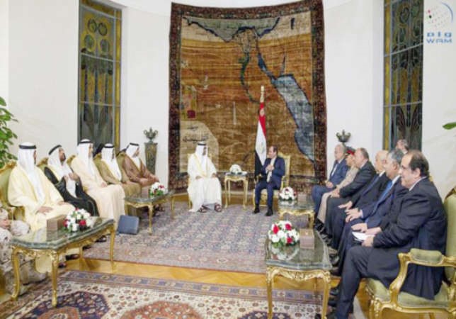 السيسي والشيخ محمد بن زايد ال نهيان خلال اللقاء المشترك بين الجانبين المصري والاماراتيوام