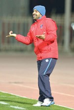 عادل عقلة