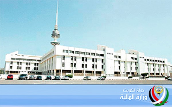 «المالية» تمد «الصحة» بـ 900 ألف طابع إلكتروني بمليوني دينار