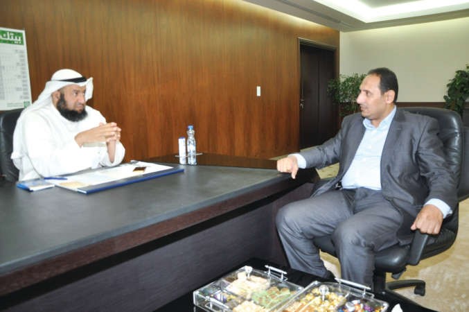 خالد بوغيث متحدثا للزميل اسامة ابوالسعود احمد علي