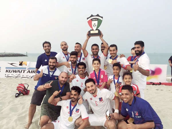 فرحة لاعبي الابيض باللقب 