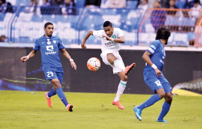 مواجهة حاسمة بين الاهلي والهلال 