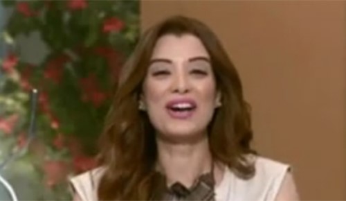 بالفيديو.. خطيب مذيعة مصرية يحرجها على الهواء 