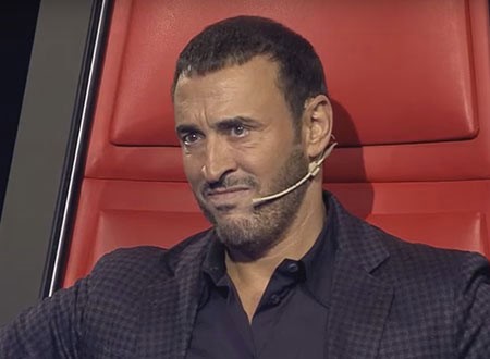 صورة نادرة لكاظم الساهر وهو يحمل طفله الأول تشعل مواقع التواصل الإجتماعي 