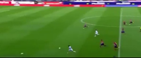 بالفيديو.. أتلتيكو يلجأ لـ"حيلة شوارع" لإيقاف هجمة مالاغا!