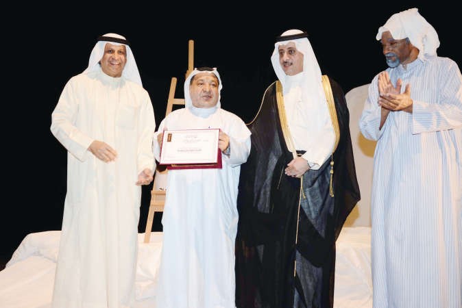 حسن القلاف اثناء تكريمه﻿