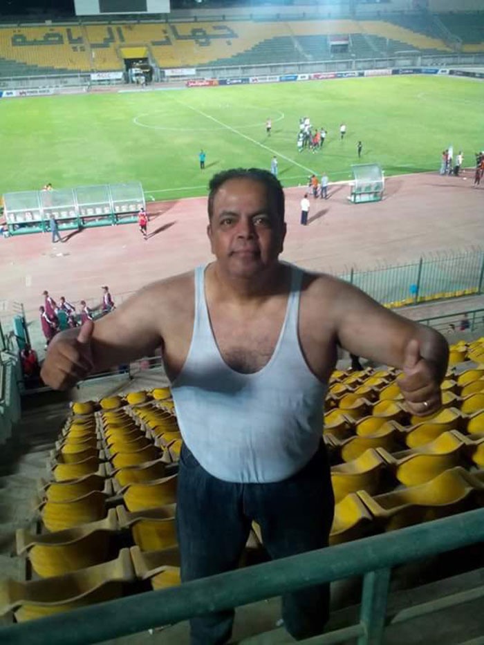 بالصور.. معلق رياضي مصري ينشر صورة له ب"فانلة حملات"!