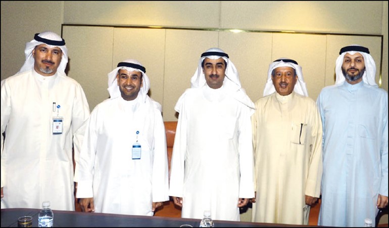 من اليمين خالد الخالد وفالح الرقبة وديوسف العلي ودنايف الحجرف وخليفة العجيل