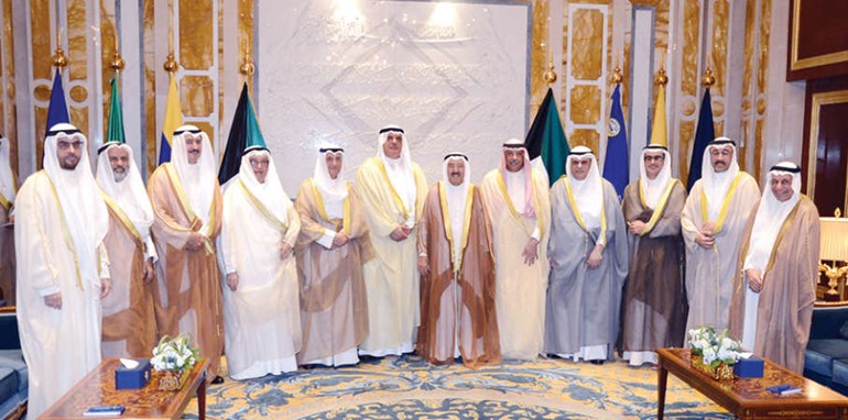 صاحب السمو الامير الشيخ صباح الاحمد مستقبلا ماجد العجيل واعضاء مجلس ادارة اتحاد المصارف﻿