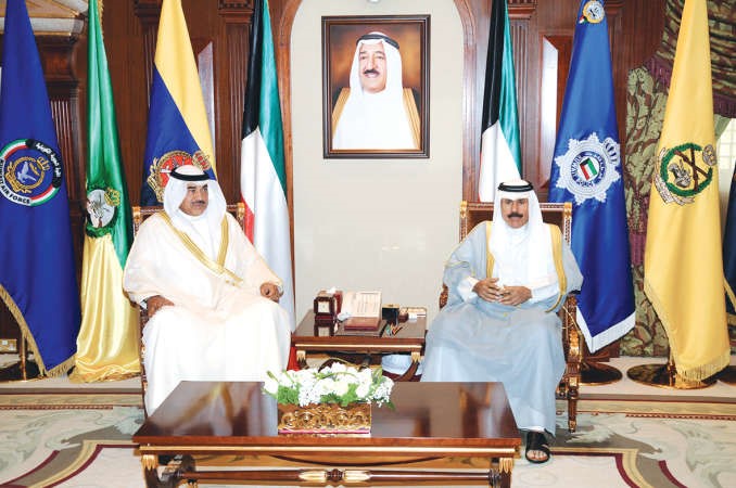 سمو ولي العهد الشيخ نواف الاحمد مستقبلا الشيخ صباح الخالد﻿