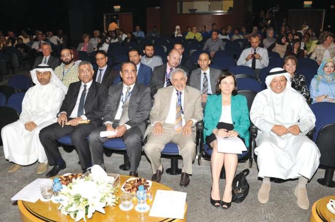 دقيس الدويري والسفيرة الكندية مارتين مورو ودهلال الساير