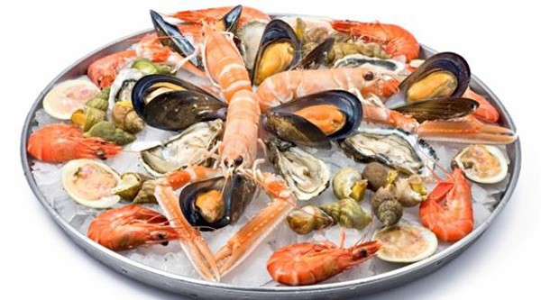 تحتوي الاطعمة البحرية على فيتامينات عديدة