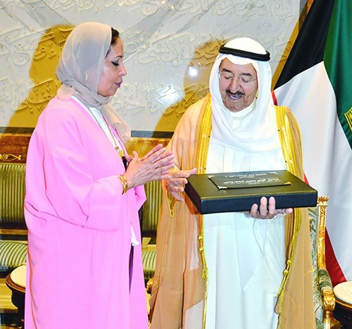 دشمايل السنافي تقدم رسالتها الى صاحب السمو