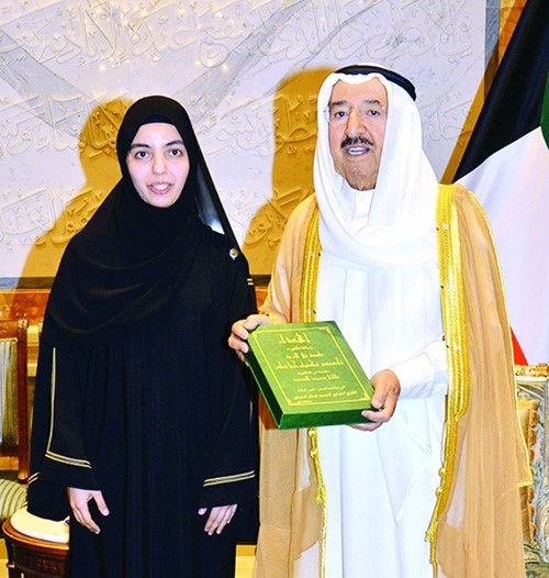 دتهاني سعود السعيد تقدم رسالتها الى صاحب السمو