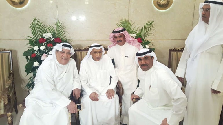 الملحن القدير ابراهيم الصولة يتوسط الزميل مفرح الشمري وناشي الحربي وصالح الغريب