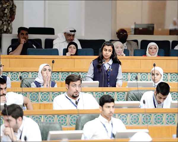 جانب من جلسة البرلمان الطلابي الثالث امسهاني الشمري