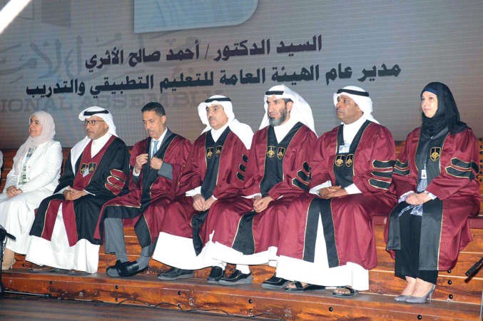 دحسين المكيمي ودعبدالله المزروعي ودفهد الرويشد ودعيسى المشيعي ودفاطمة الكندري﻿
