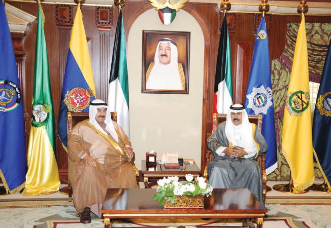 سمو ولي العهد الشيخ نواف الاحمد مستقبلا سمو الشيخ ناصر المحمد﻿