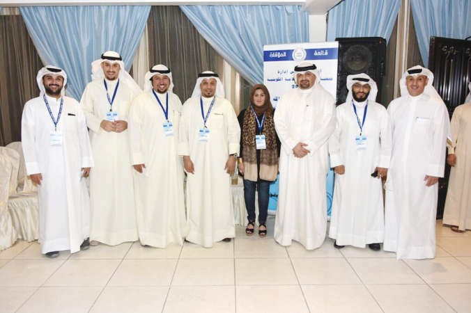 جمال النصرالله مع قائمة العلاقات بعد الفوز في انتخابات جمعية العلاقات العامة ريليش كومار