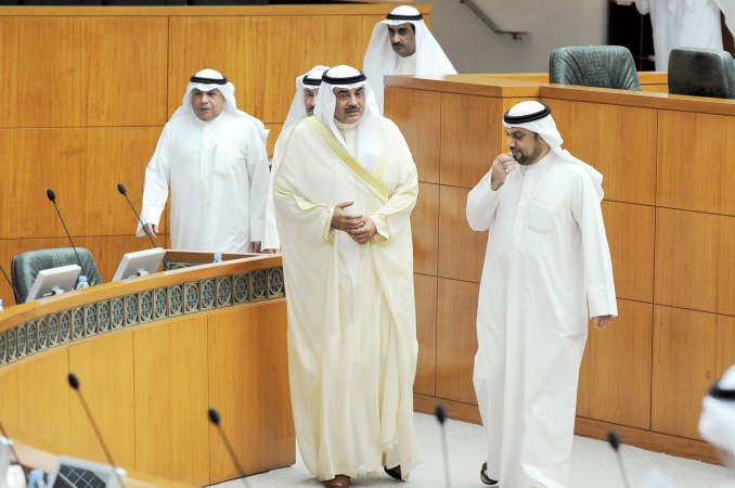 الشيخ صباح الخالد والشيخ خالد الجراح ود يوسف الزلزلة اثناء دخولهم القاعة﻿