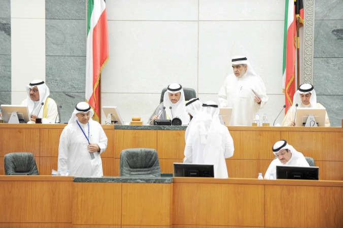 رئيس مجلس الامة مرزوق الغانم ونائبه مبارك الخرينج وامين السر معادل الخرافي وعدنان عبدالصمد على المنصة وتبدو الامانة العامةهاني الشمري﻿