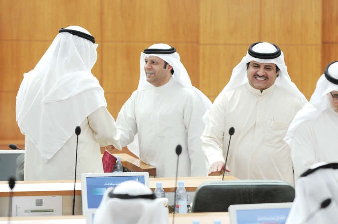 سلطان اللغيصم وفيصل الكندري والشيخ محمد الخالد﻿