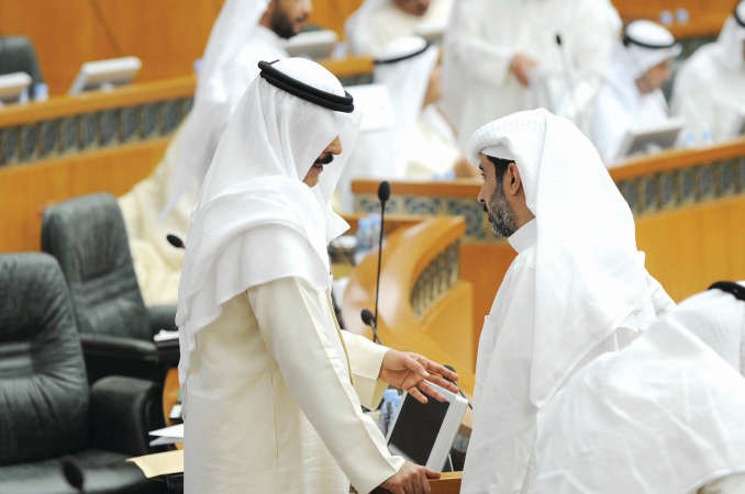 الشيخ محمد الخالد وعلي الخميس في حوار جانبي﻿