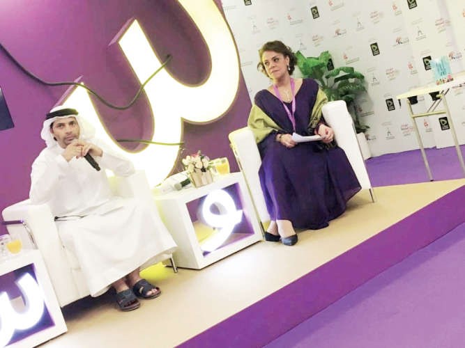 د نرمين الحوطي اثناء الندوة﻿
