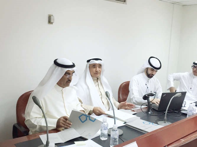 علي معرفي مترئسا العمومية وبجانبه عبدالله الحميضي 