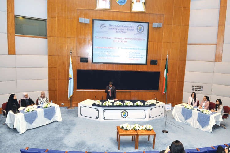 جانب من التصفيات النهائية في الدوري﻿