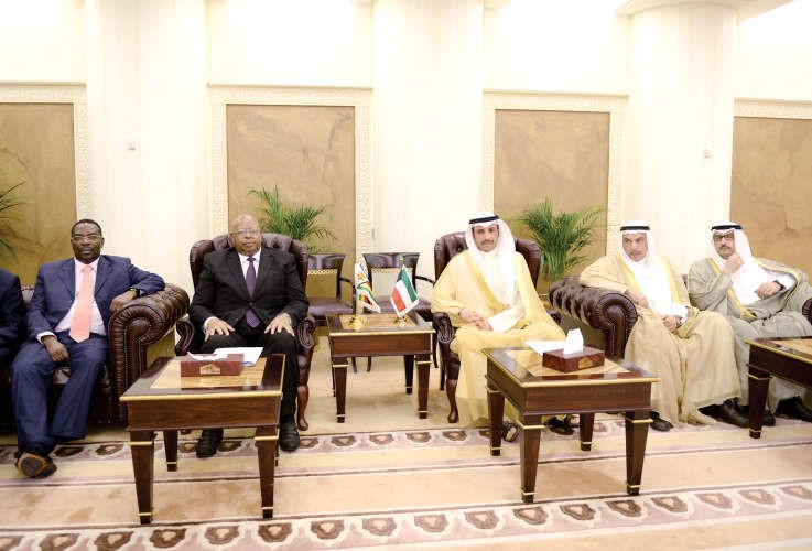الرئيس الغانم مع رئيس برلمان زيمبابوي