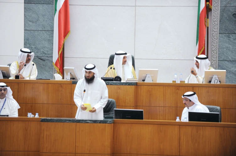رئيس مجلس الامة مرزوق الغانم ونائبه مبارك الخرينج وامين السر معادل الخرافي على المنصة وتبدو الامانة العامةهاني الشمري﻿