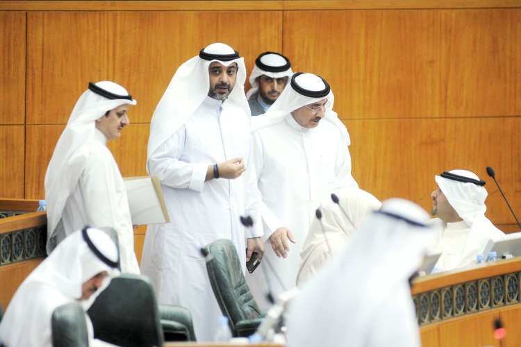 الشيخ محمد العبدالله متوسطا ماحمد الجسار وفارس العتيبي﻿