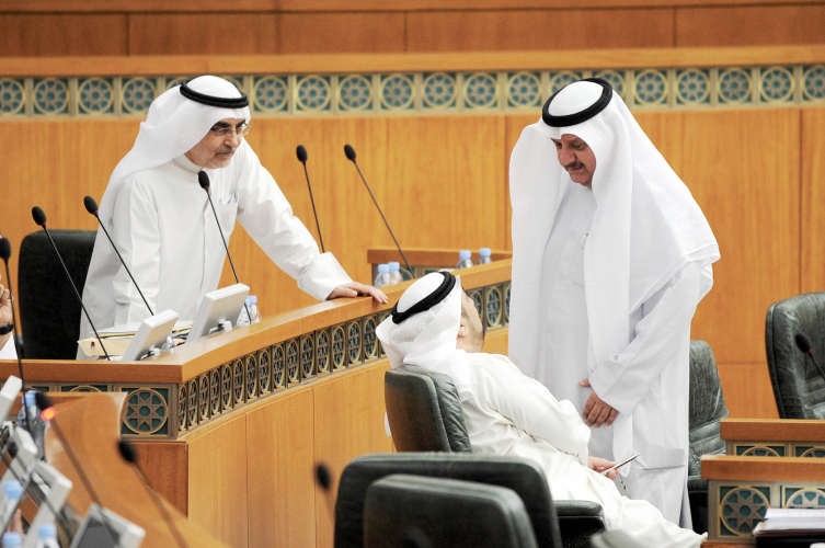 عيسى الكندري واحمد لاري وديوسف الزلزلة﻿