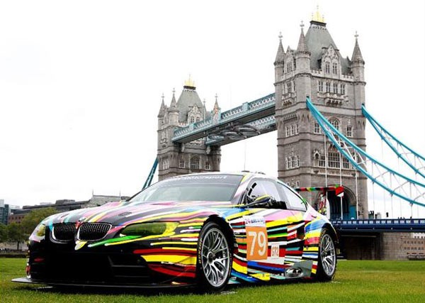 اطلق الفنان الامريكي جيف كونز سيارة بي ام دبليو ارت كار في العام 2010