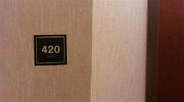 لماذا تتجنب الفنادق الرقم 420؟