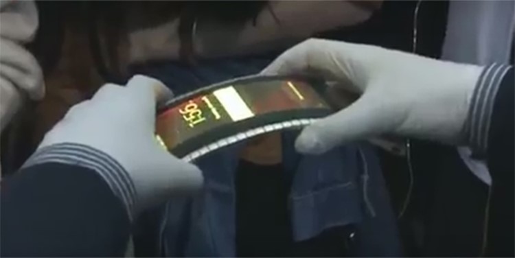 بالفيديو.. الكشف عن أول هاتف ذكي قابل للطي في العالم
