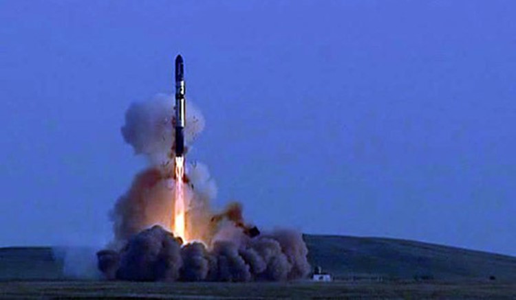 روسيا تطلق صاروخاً فضائياً على متنه ثلاثة أقمار اصطناعية