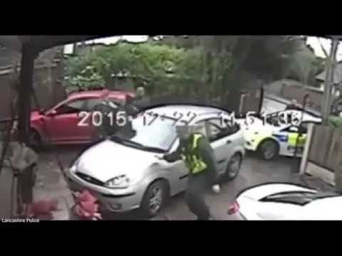 بالفيديو: شاهد كيف تغلب شرطي أعزل على لص مسلح