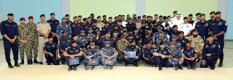 لقطة تذكارية للمشاركين في الدورة التدريبية للدفاع عن النفس سجال 6﻿