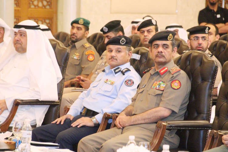 اللواء جمال البليهيص وضباط الحرس في الورشة ﻿
