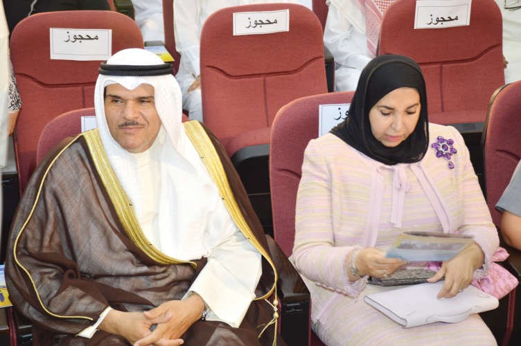 الشيخ سلمان الحمود والشيخة دسعاد الصباح خلال الحفل 